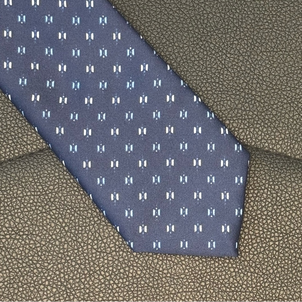 Pre-Loved Gino Resillio Italian Pure Silk Dark Blue Patterned Men's Neck Tie